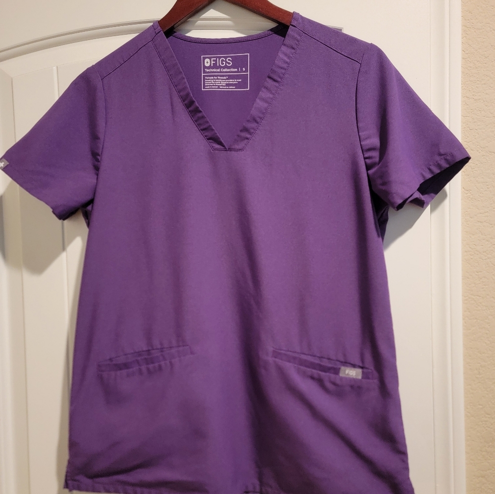 Figs Purple Scrub set